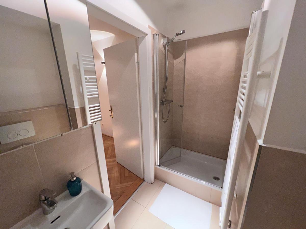 Exclusive Apartment Center Вена Экстерьер фото